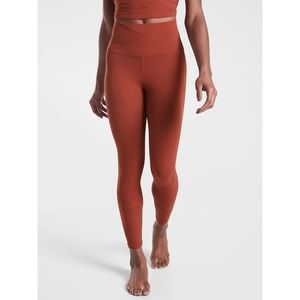 NWT Raspberry Athleta it’s a wrap 7/8 tight